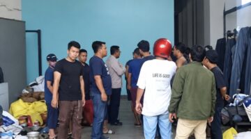 Diduga Sengaja Hidupkan Musik House DJ Bersuara Sangat Keras Saat Kumandang Azan Zuhur, Warga Bersama Ormas KB FKPPI Geruduk Gudang Perusahaan